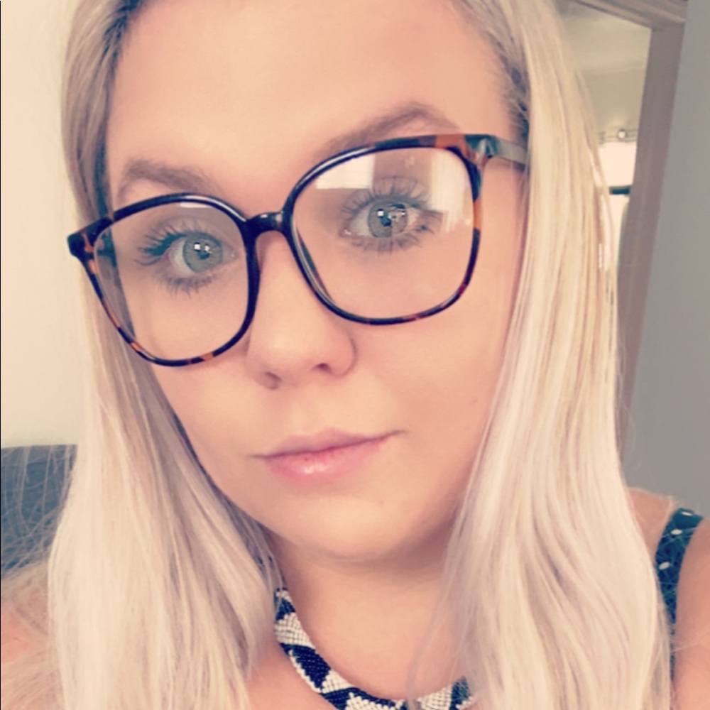 Meet your posher, Chelsey
